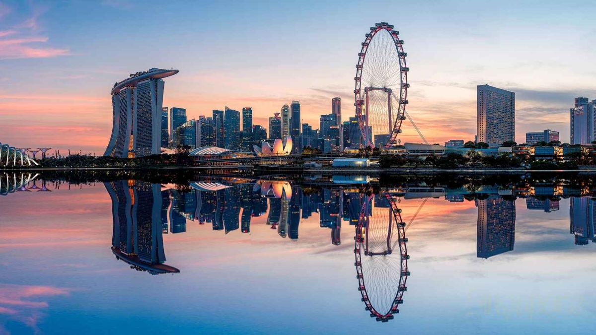 Singapore Marina Bay skyline at dusk